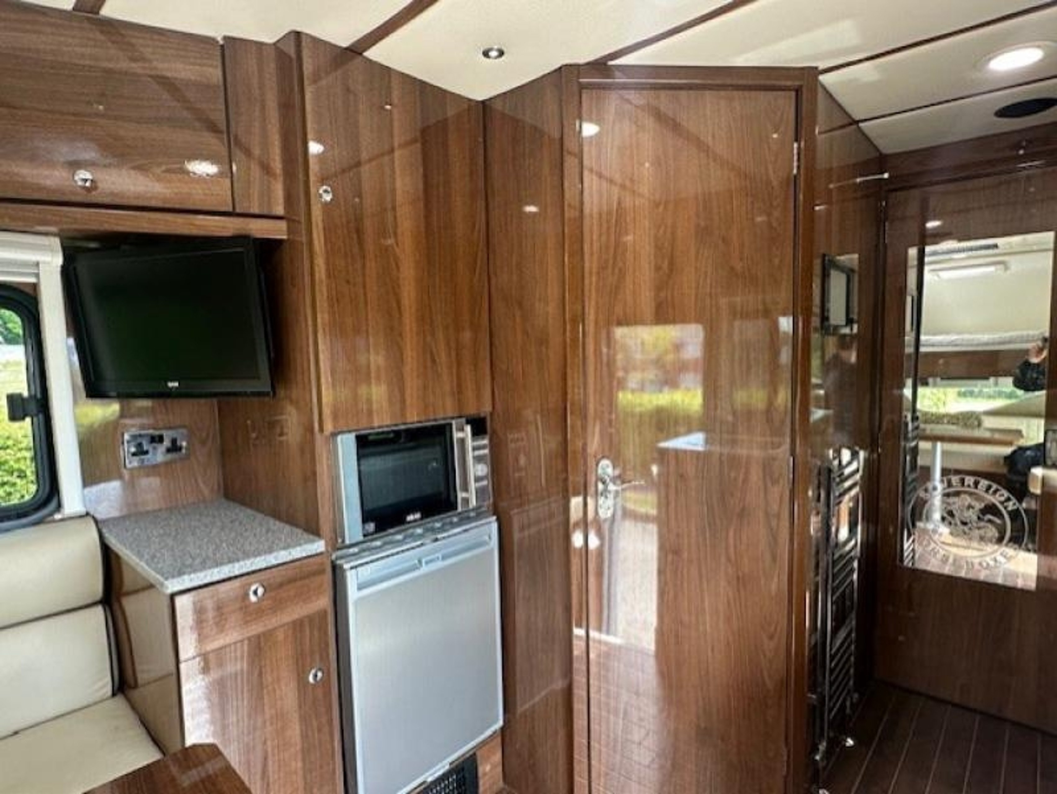 7.5t Iveco Eurocargo by Sovereign Horseboxes - image 6 of 15