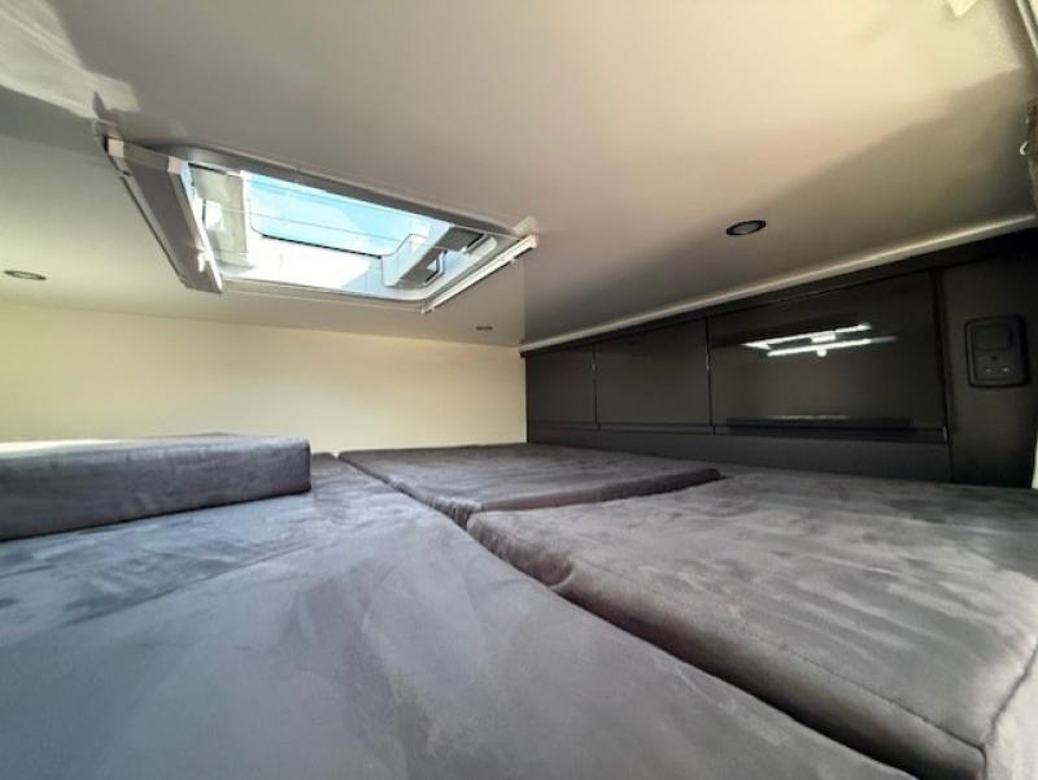 15t DAF LF 230 by PRB Horseboxes - image 14 of 18